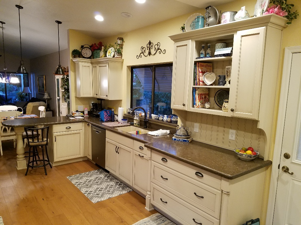 Should a kitchen floor be lighter or darker than cabinets?