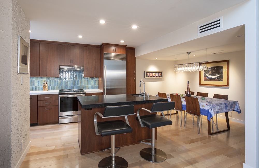 Should your kitchen cabinets go all the way to the ceiling?